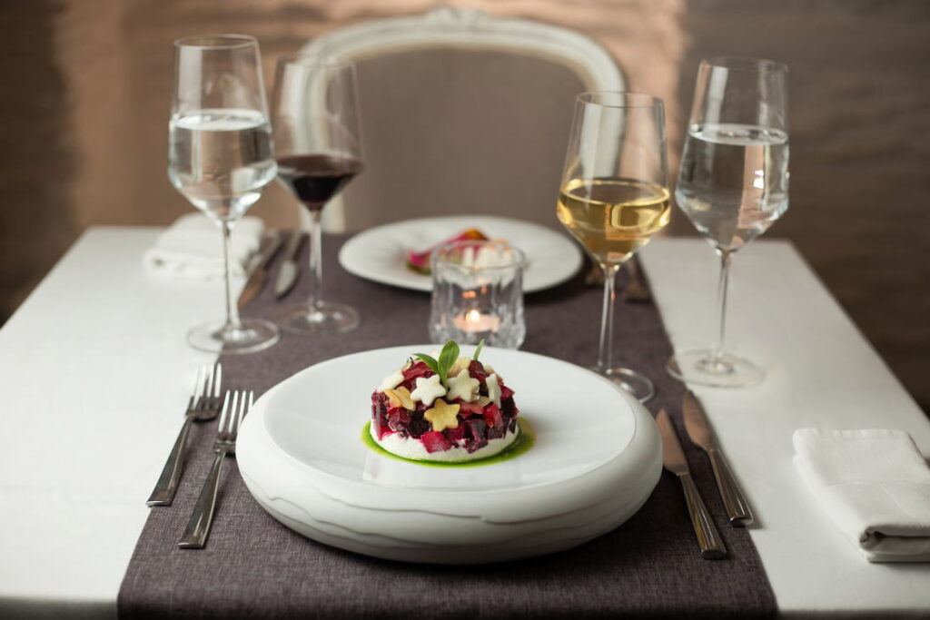 Dolllys-restaurant-andros-island-farmandseatotable-02